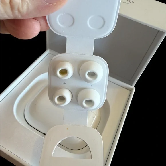 Apple Air Pods Pro - Picture 8 of 10